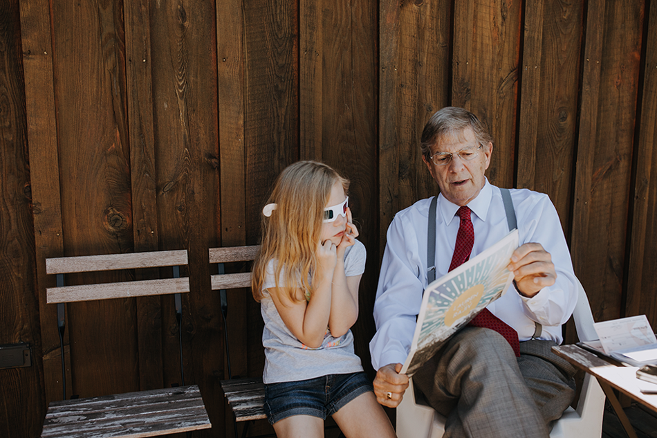 How to design your own wedding program newspaper — with a 3D image!